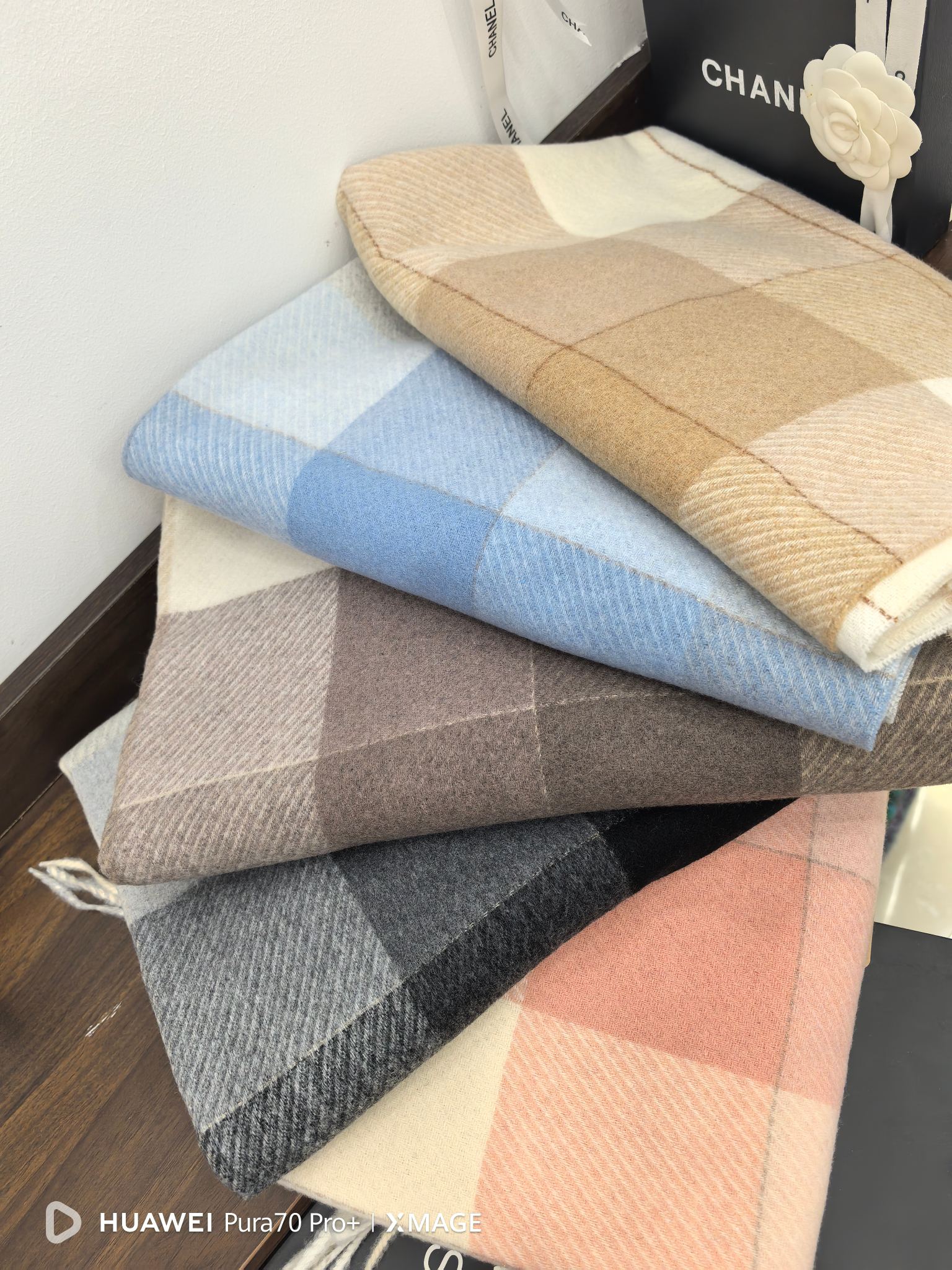 Wholesale of cross-border scarves in stock, e-commerce live streaming, supply chain, 96 wool series, silver wire grid, wool grid pic 2