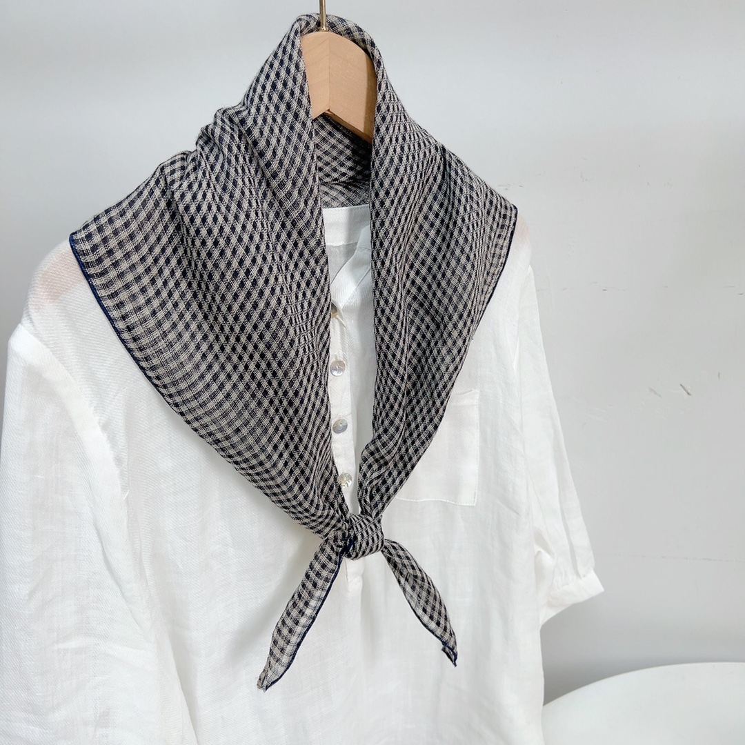 Wholesale of cross-border scarves in stock, Raindrop checkered small square scarves, e-commerce live streaming supply chain pic 1