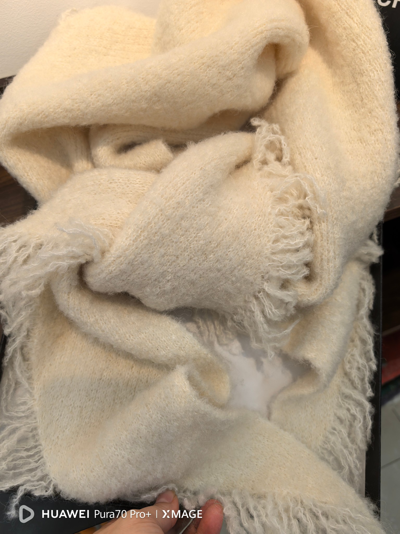 Cross-border scarf wholesale e-commerce live-streaming supply chain supply alpaca dynamic triangular shawl pic 4