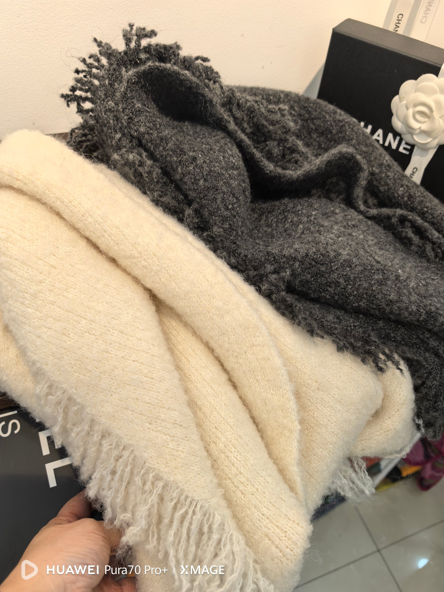 Cross-border scarf wholesale e-commerce live-streaming supply chain supply alpaca dynamic triangular shawl pic 3