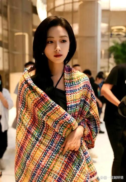 Wholesale of cross-border scarves in stock, e-commerce live streaming, supply chain, the same style of Xiaoxiangfeng seven-color shawls as Wanqi pic 2
