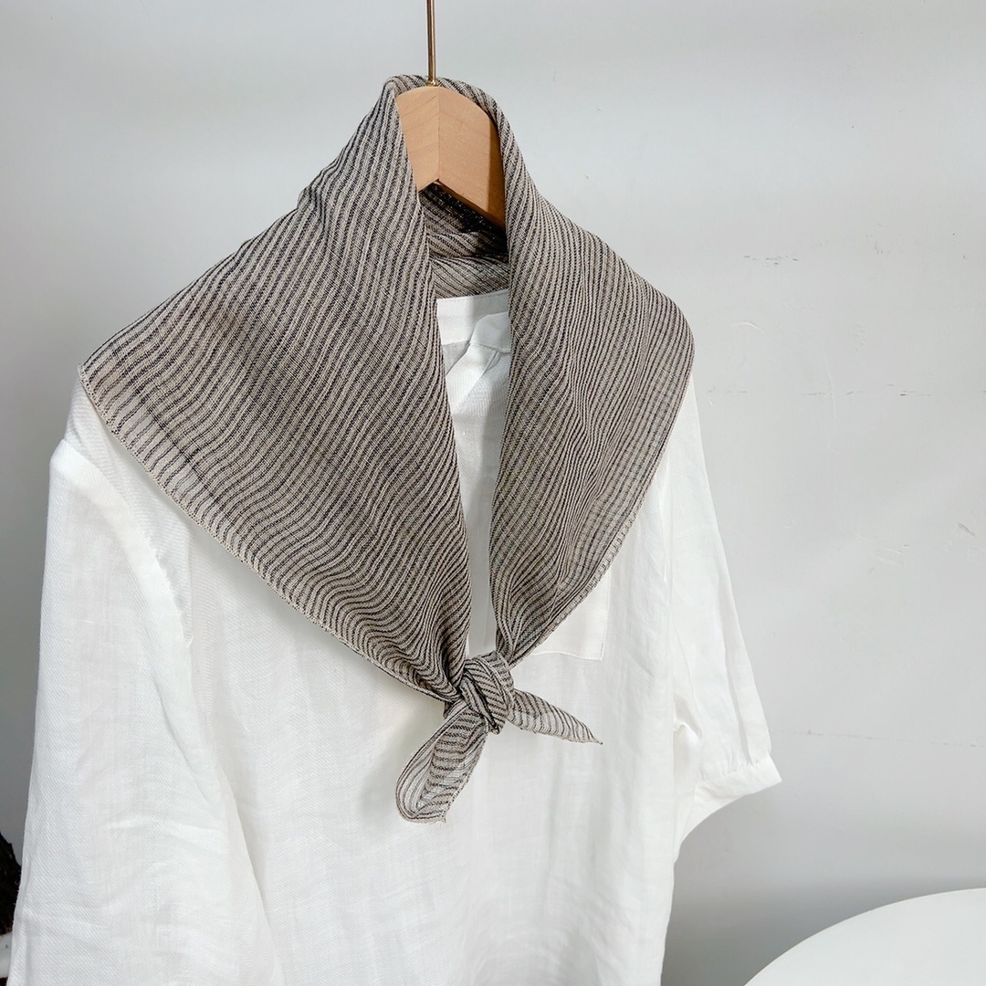Wholesale of cross-border scarves in stock, Raindrop checkered small square scarves, e-commerce live streaming supply chain pic 3