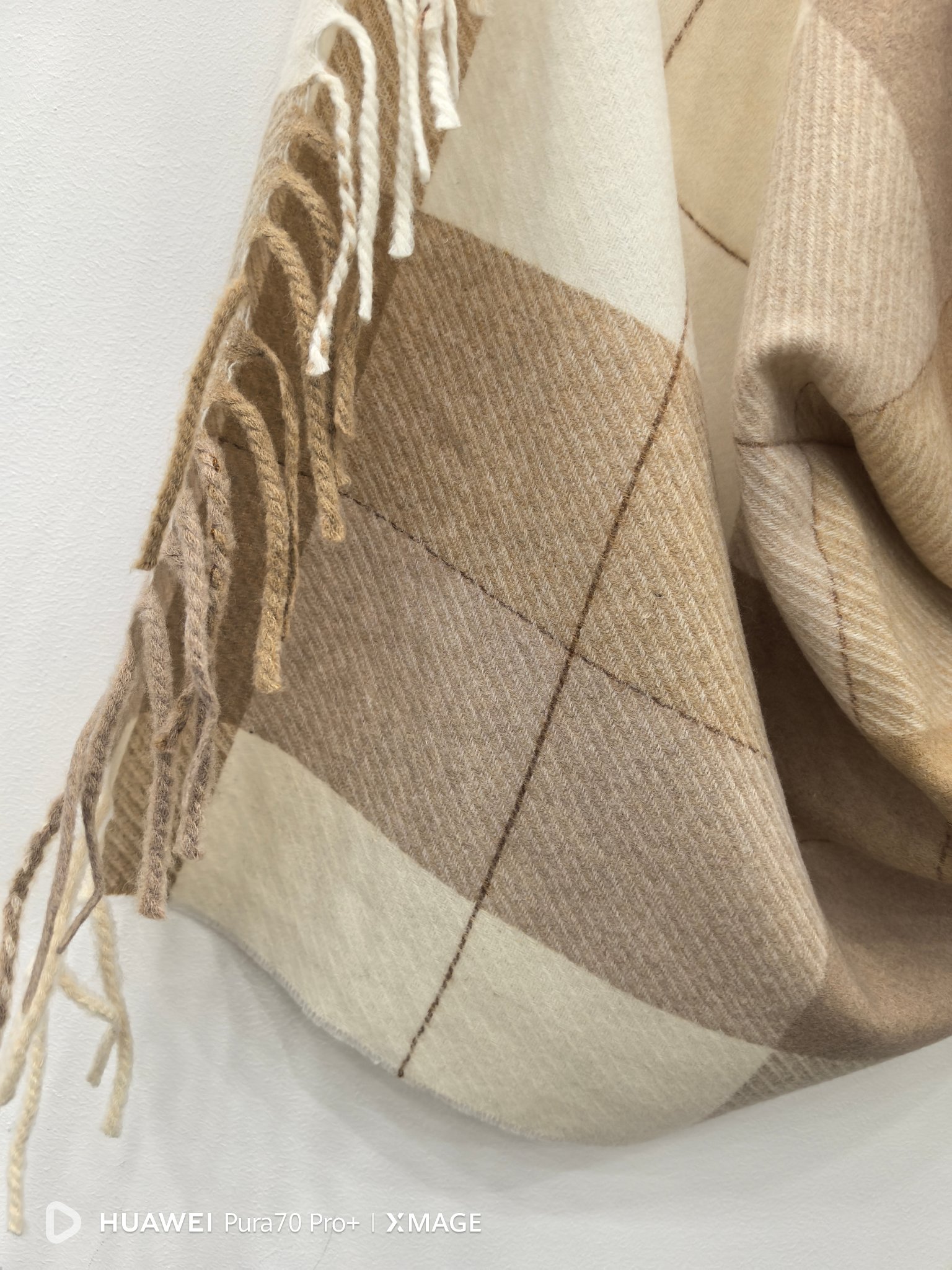 Wholesale of cross-border scarves in stock, e-commerce live streaming, supply chain, 96 wool series, silver wire grid, wool grid pic 6
