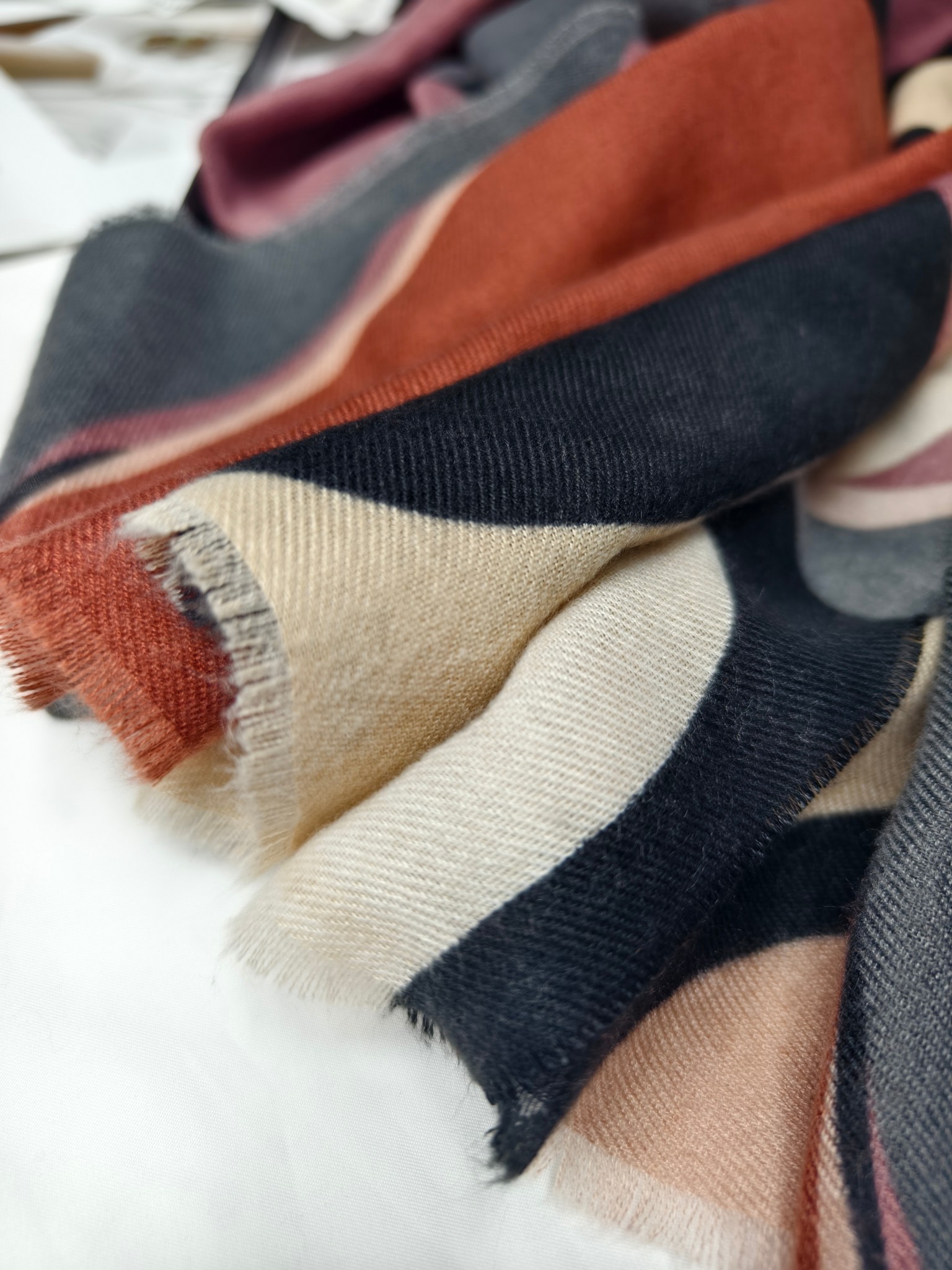 Wholesale export scarves, e-commerce live-streaming supply chain, imitation cashmere loose whiskers, printed graffiti, marble pattern supply pic 9