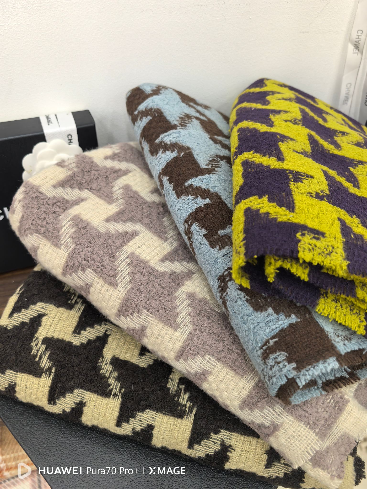 Wholesale of cross-border scarves in stock, e-commerce live streaming, supply chain, classic airplane windmill pattern, thousand bird pattern pic 6