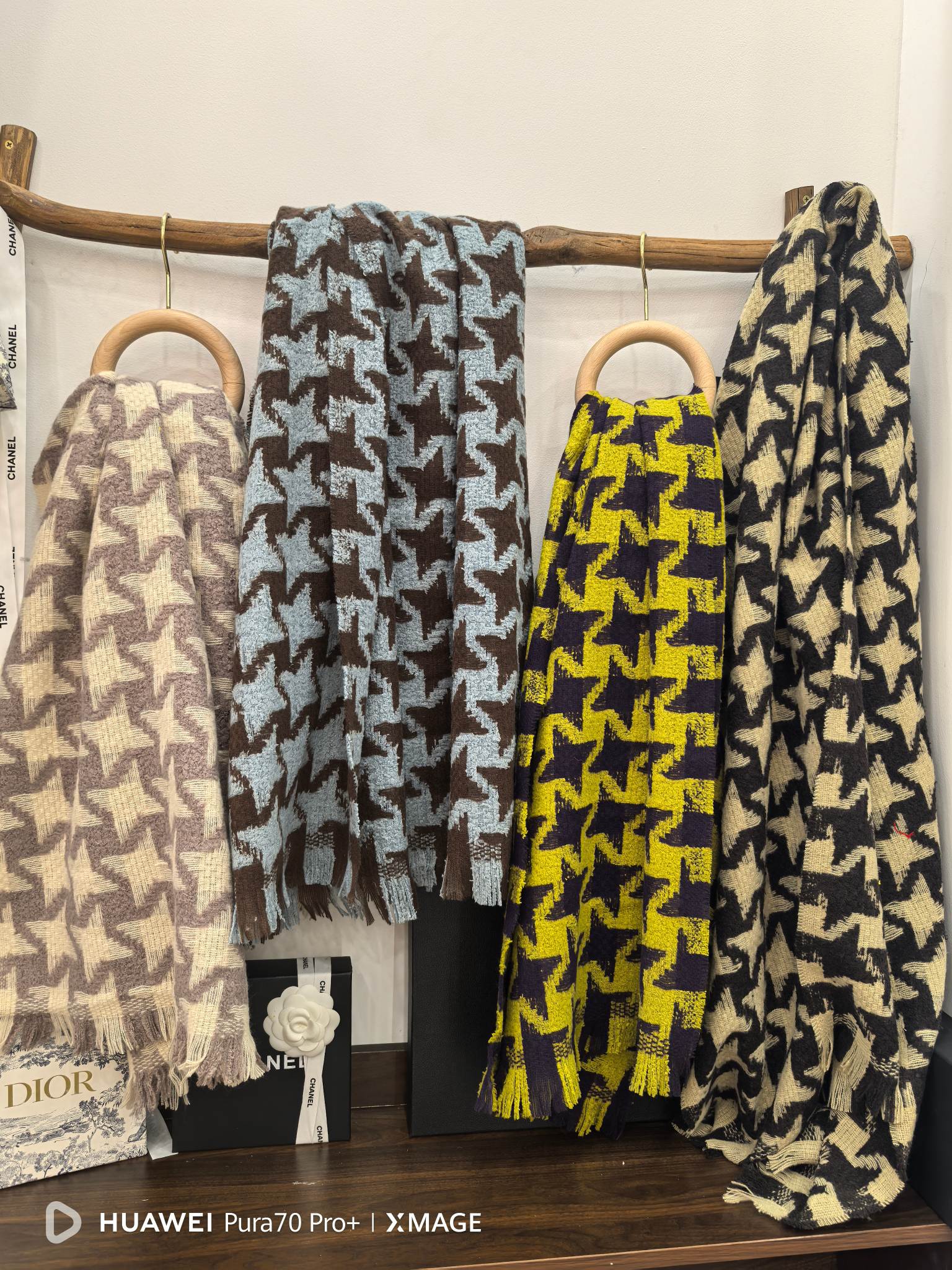 Wholesale of cross-border scarves in stock, e-commerce live streaming, supply chain, classic airplane windmill pattern, thousand bird pattern pic 4