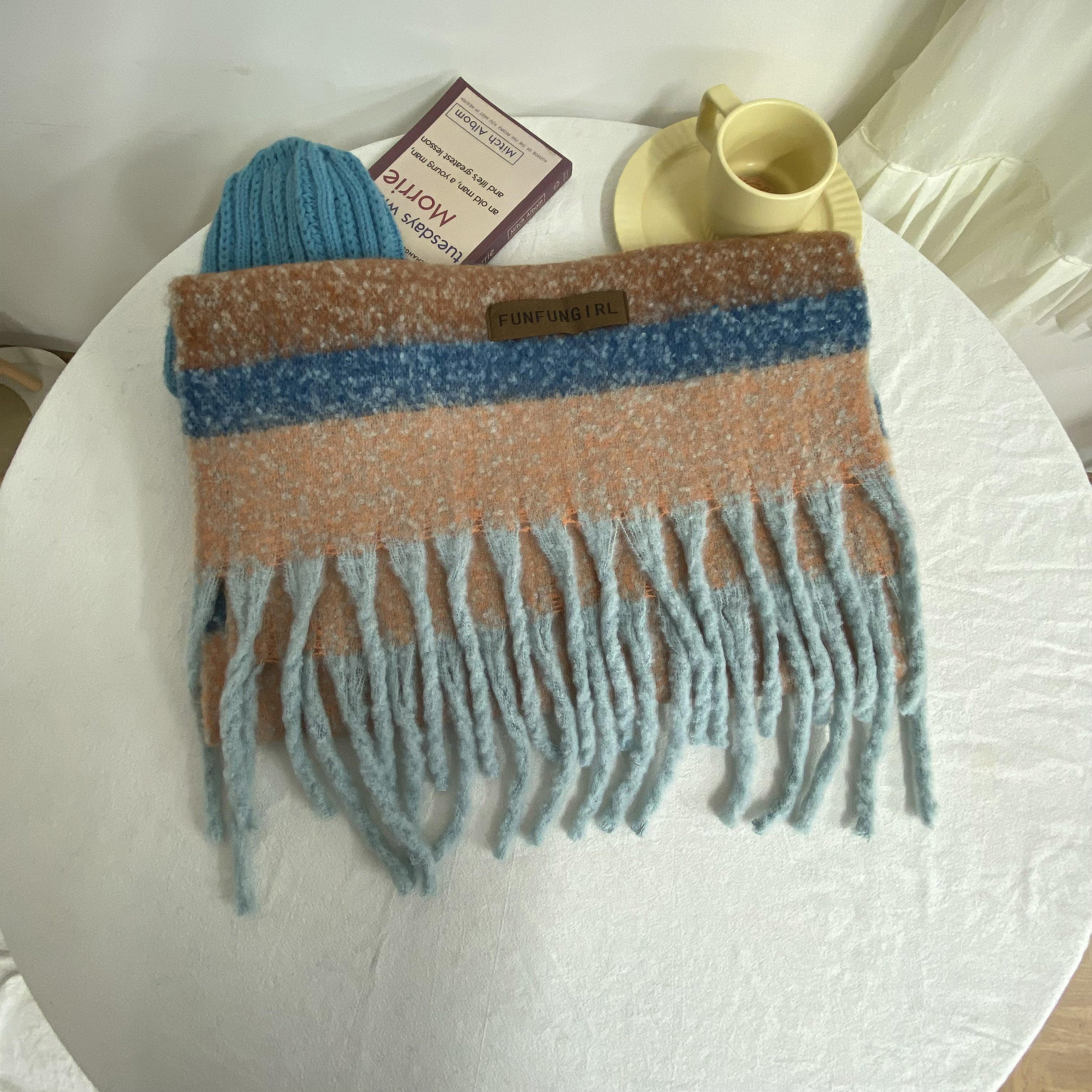 We offer wholesale of scarves in stock through e-commerce live streaming. We supply Korean version of fringed and checkered scarves in stock pic 24