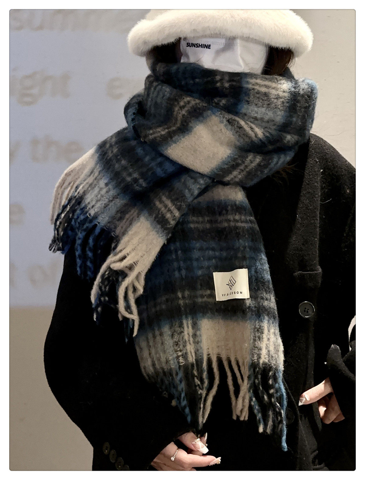 The 2024 new Maillard high-end checkered scarf for women, a Korean-style shawl for both winter and spring and autumn, is thick and warm pic 27