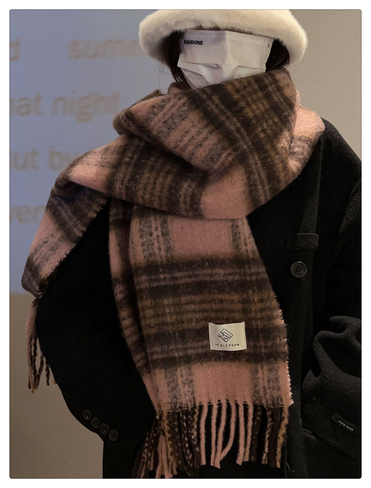 The 2024 new Maillard high-end checkered scarf for women, a Korean-style shawl for both winter and spring and autumn, is thick and warm pic 20
