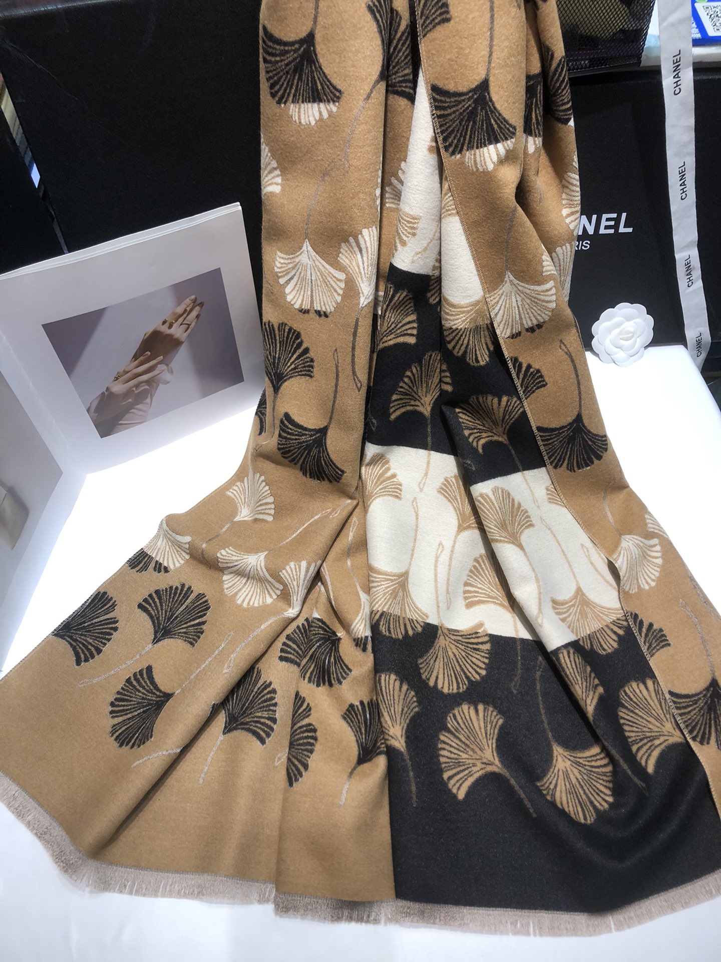 Cross-border scarf wholesale e-commerce live streaming supply chain supply 78 high-speed jacquard series, Ginkgo flower scarves in stock pic 7