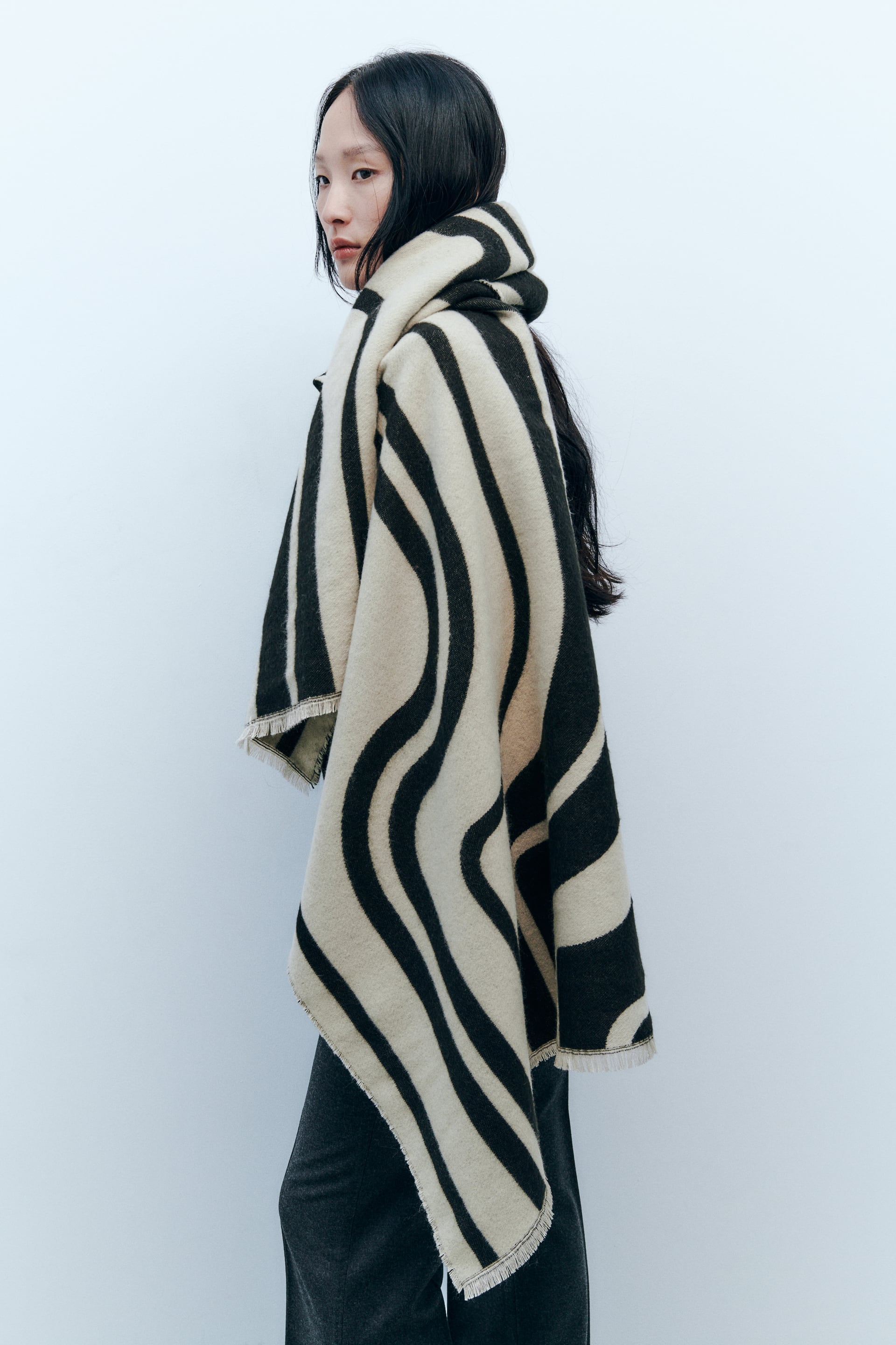 Cross-border scarf wholesale e-commerce live-streaming supply chain supply, jacquard series scarves and shawls in stock pic 5