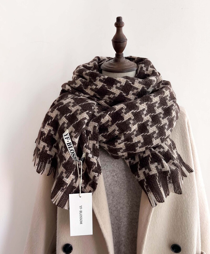 The 2024 winter new thousand-bird check cashmere scarf is a versatile long and warm dress for women, a retro shawl for couples, and a trendy scarf for men pic 13