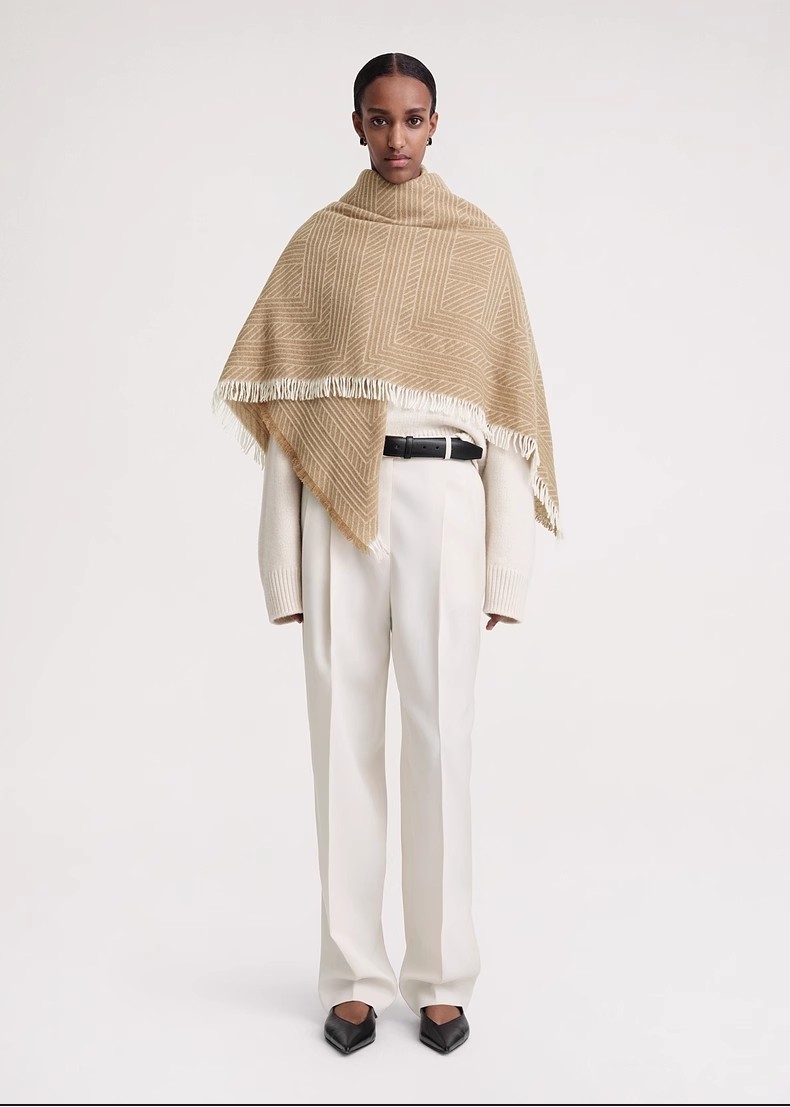 Cross-border wholesale e-commerce live streaming supplies the same style of fringed letter square scarves and large shawls as TOT, with chain supply pic 1