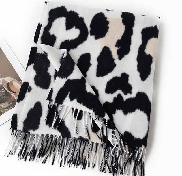 Wholesale e-commerce live-streaming supply chain of new cross-border scarves with imitation cashmere prints, cow and leopard patterns pic 2