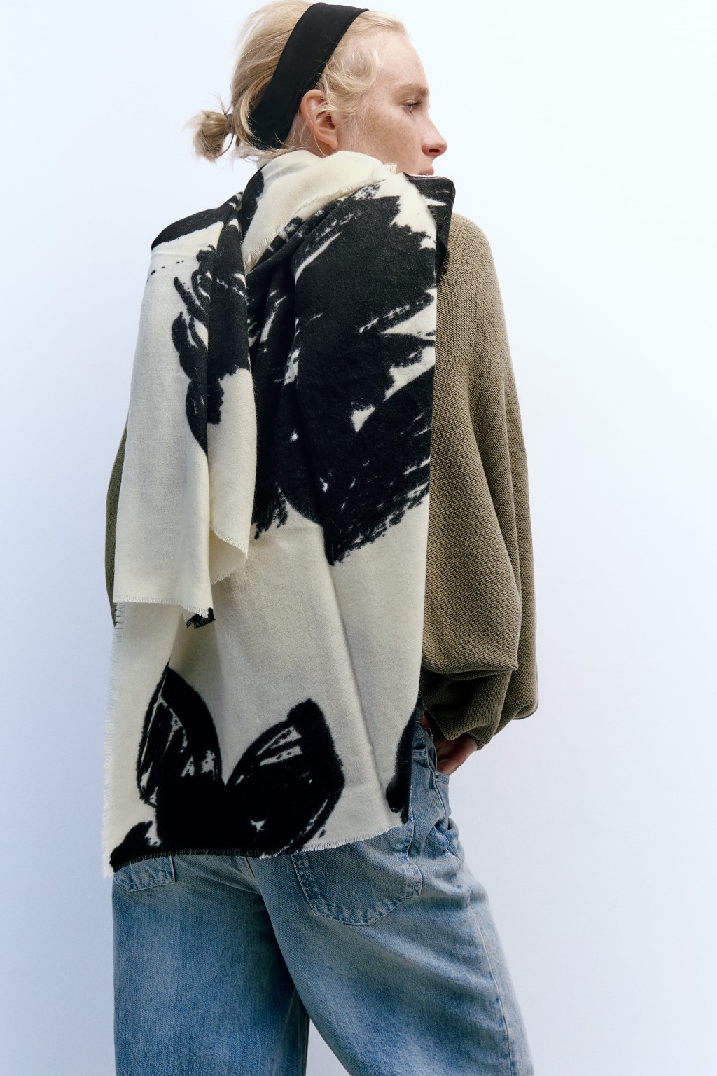 New acrylic printed faux cashmere scarves for cross-border scarf wholesale e-commerce live-streaming supply chain pic 2