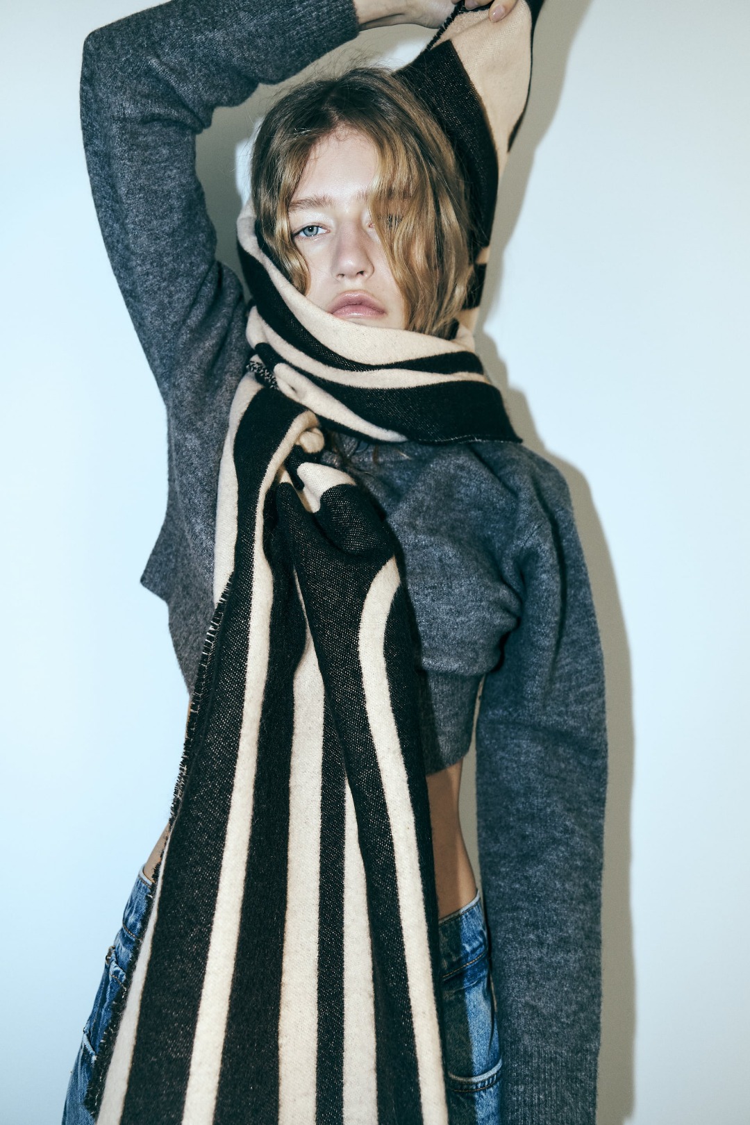 Cross-border scarf wholesale e-commerce live-streaming supply chain supply, jacquard series scarves and shawls in stock pic 2