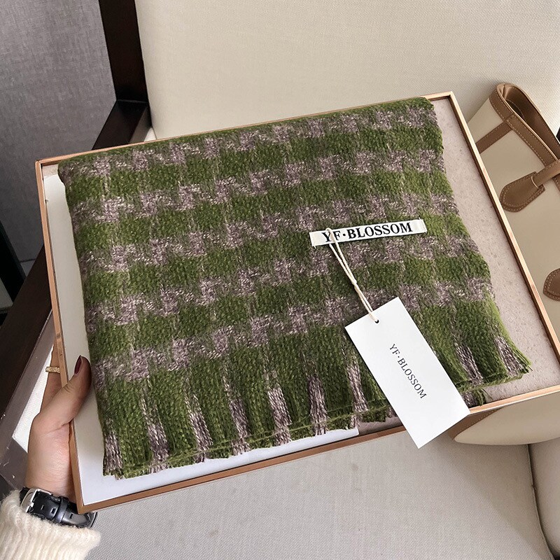 The 2024 winter new thousand-bird check cashmere scarf is a versatile long and warm dress for women, a retro shawl for couples, and a trendy scarf for men pic 27