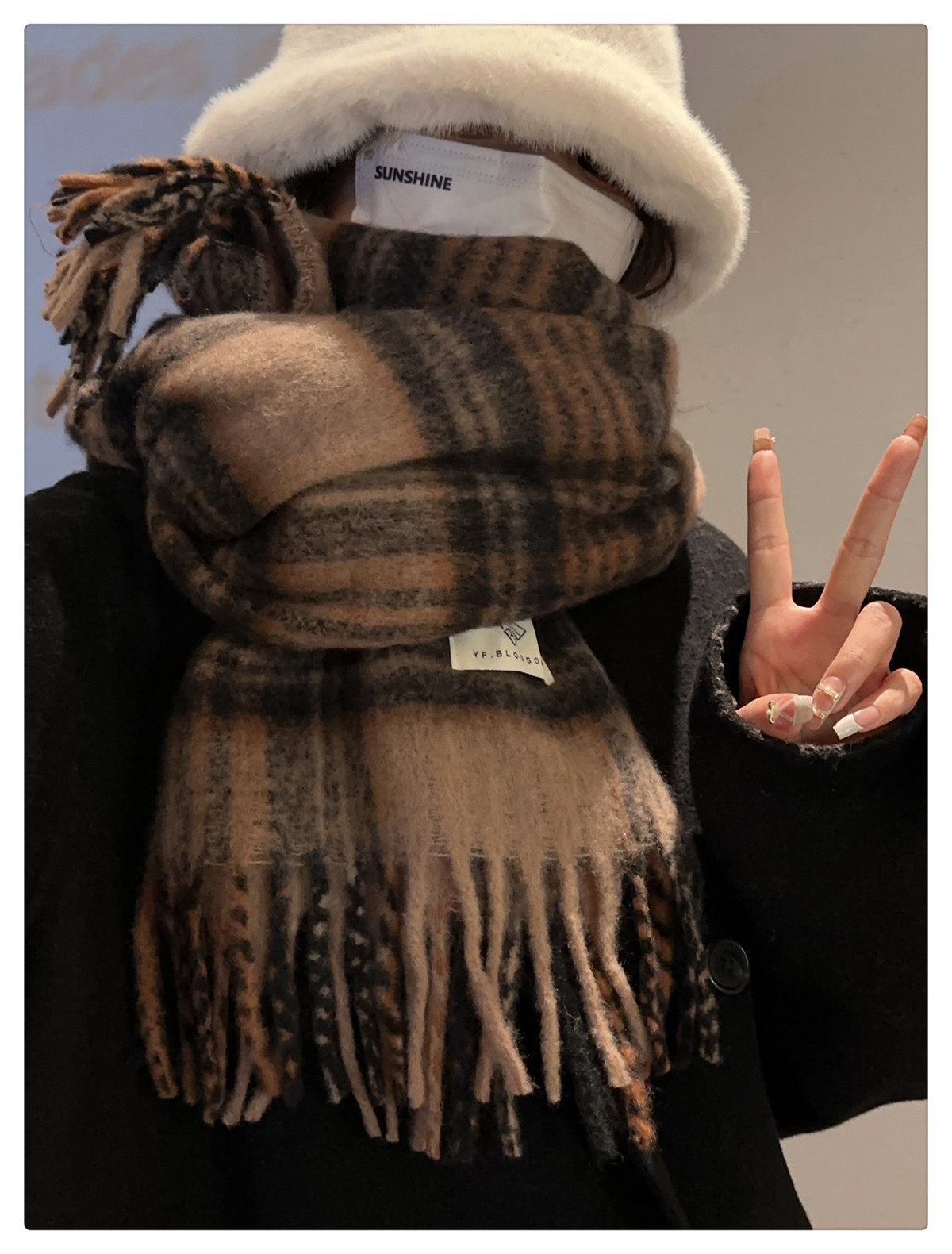 The 2024 new Maillard high-end checkered scarf for women, a Korean-style shawl for both winter and spring and autumn, is thick and warm pic 34
