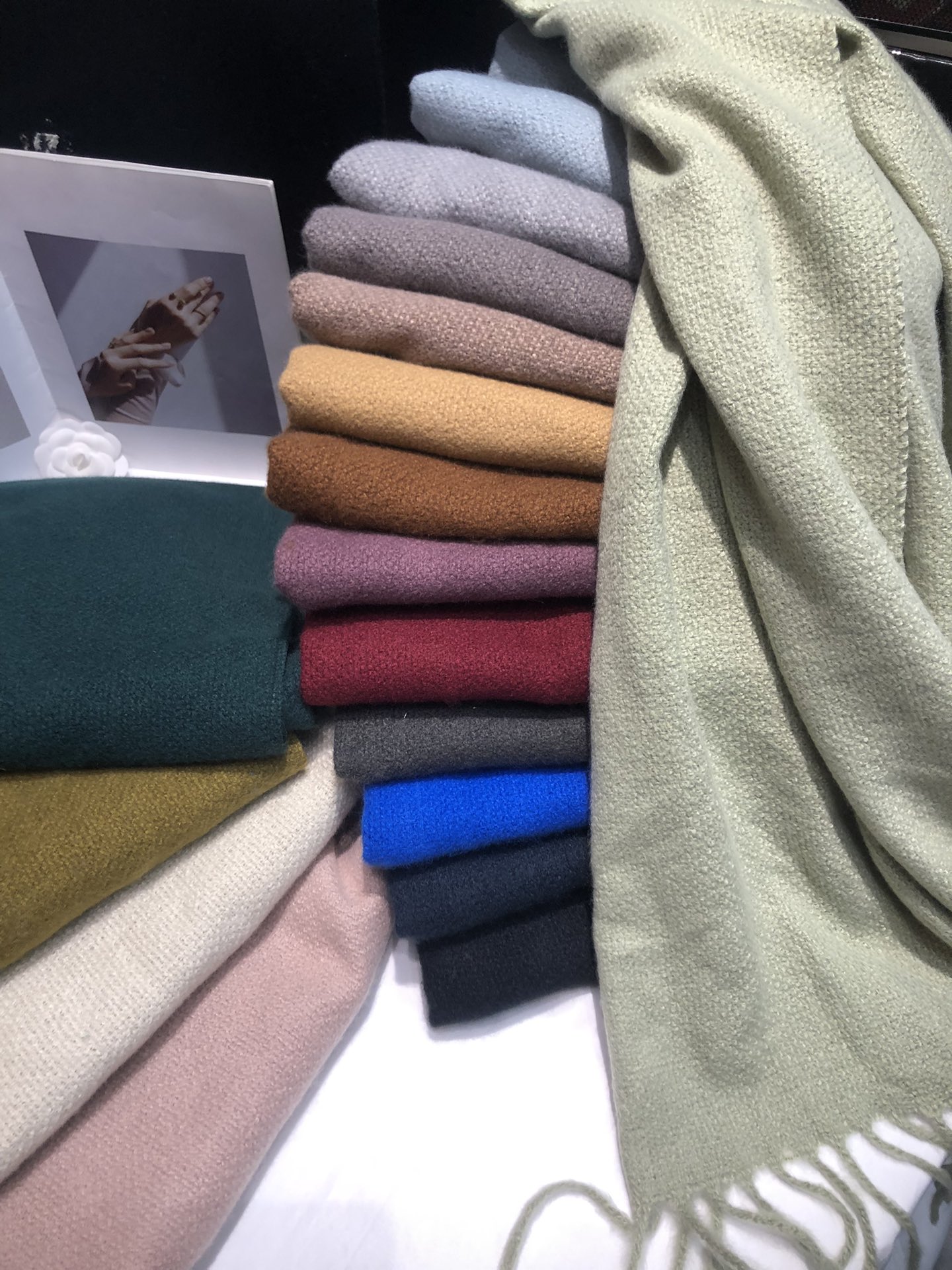 Cross-border scarf wholesale e-commerce live streaming supply chain supply 39 monochrome series, plain Oreo pic 1