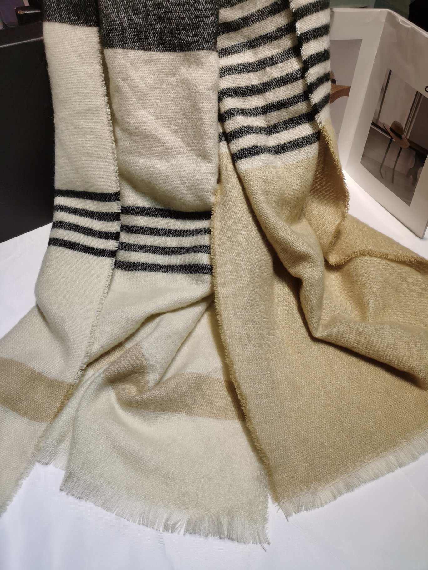 Cross-border scarf wholesale e-commerce live-streaming supply chain supply of new horizontal striped long scarves pic 6