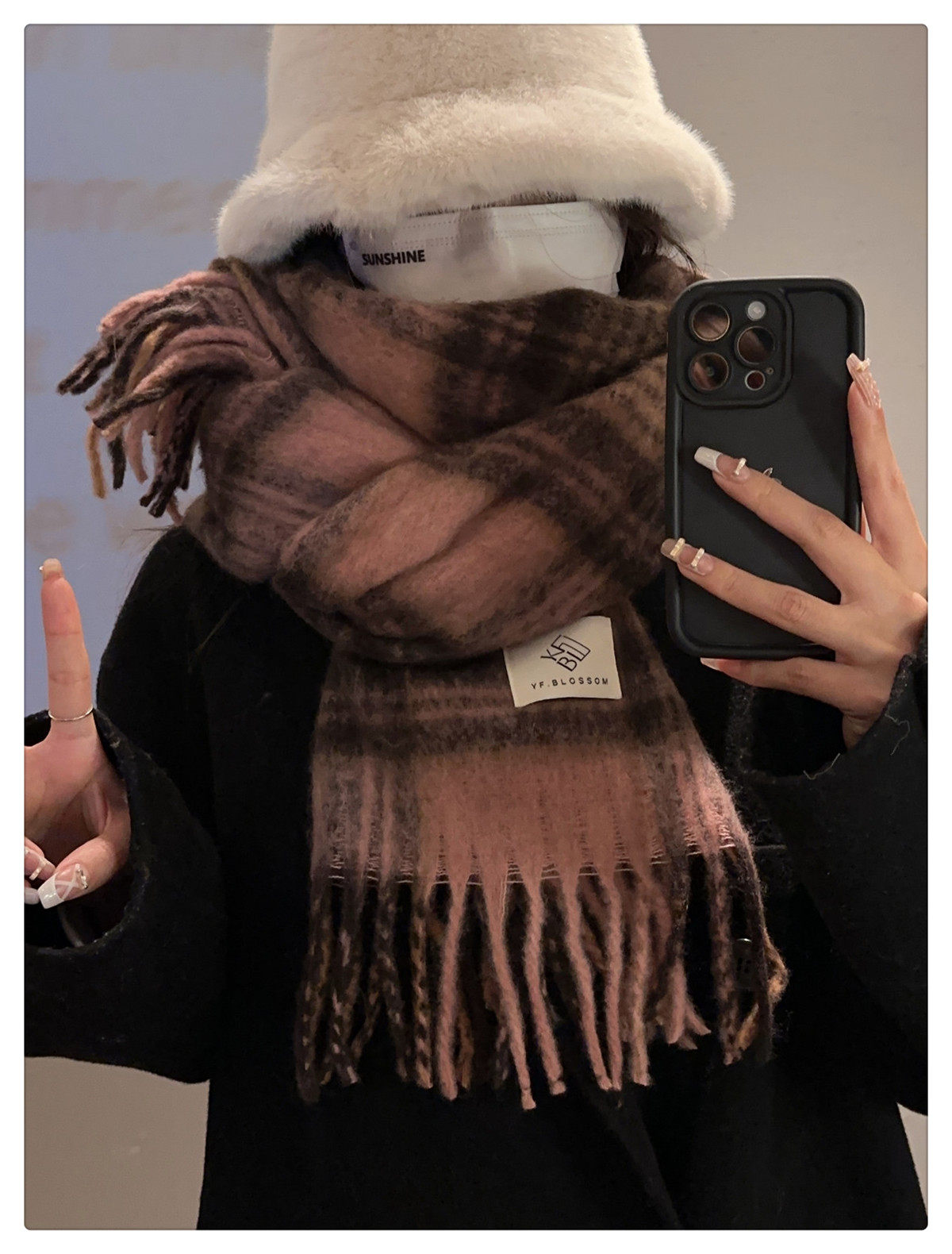 The 2024 new Maillard high-end checkered scarf for women, a Korean-style shawl for both winter and spring and autumn, is thick and warm pic 17