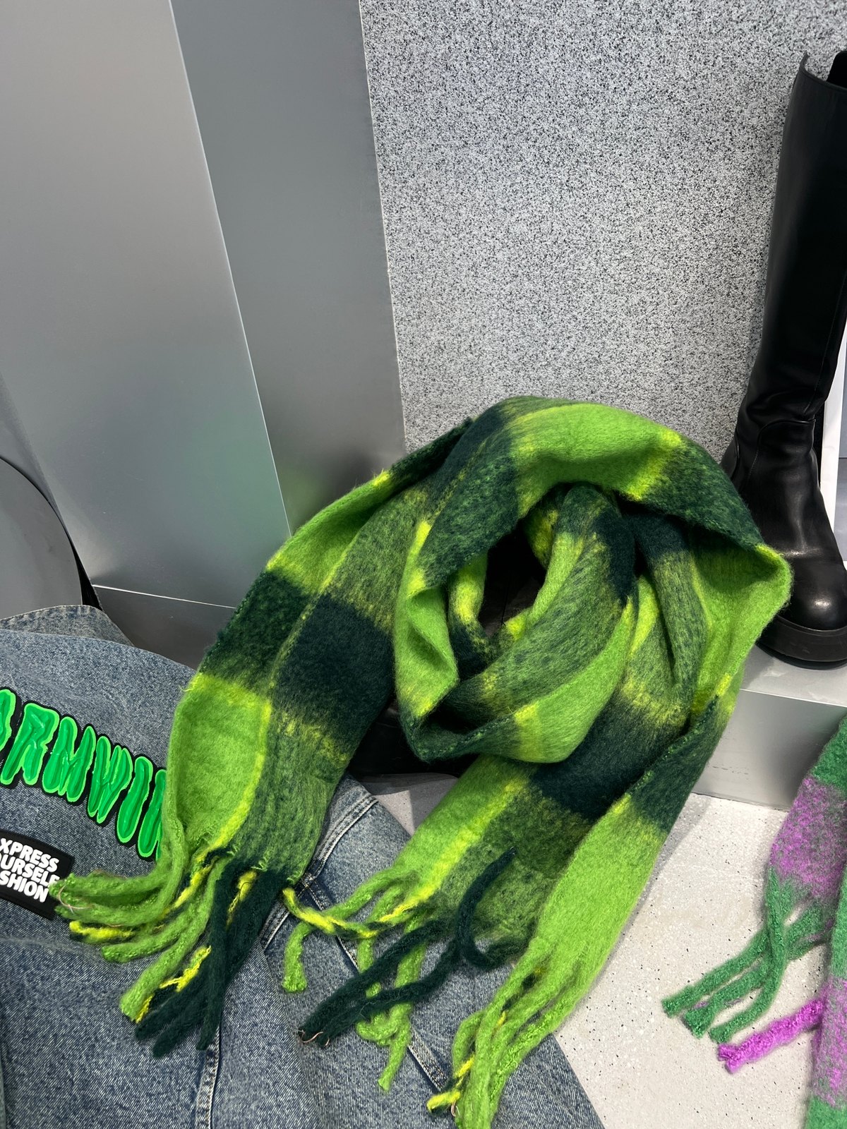 Cross-border scarf wholesale e-commerce live-streaming supply chain supply fluorescent green checkered thick beard scarves pic 6