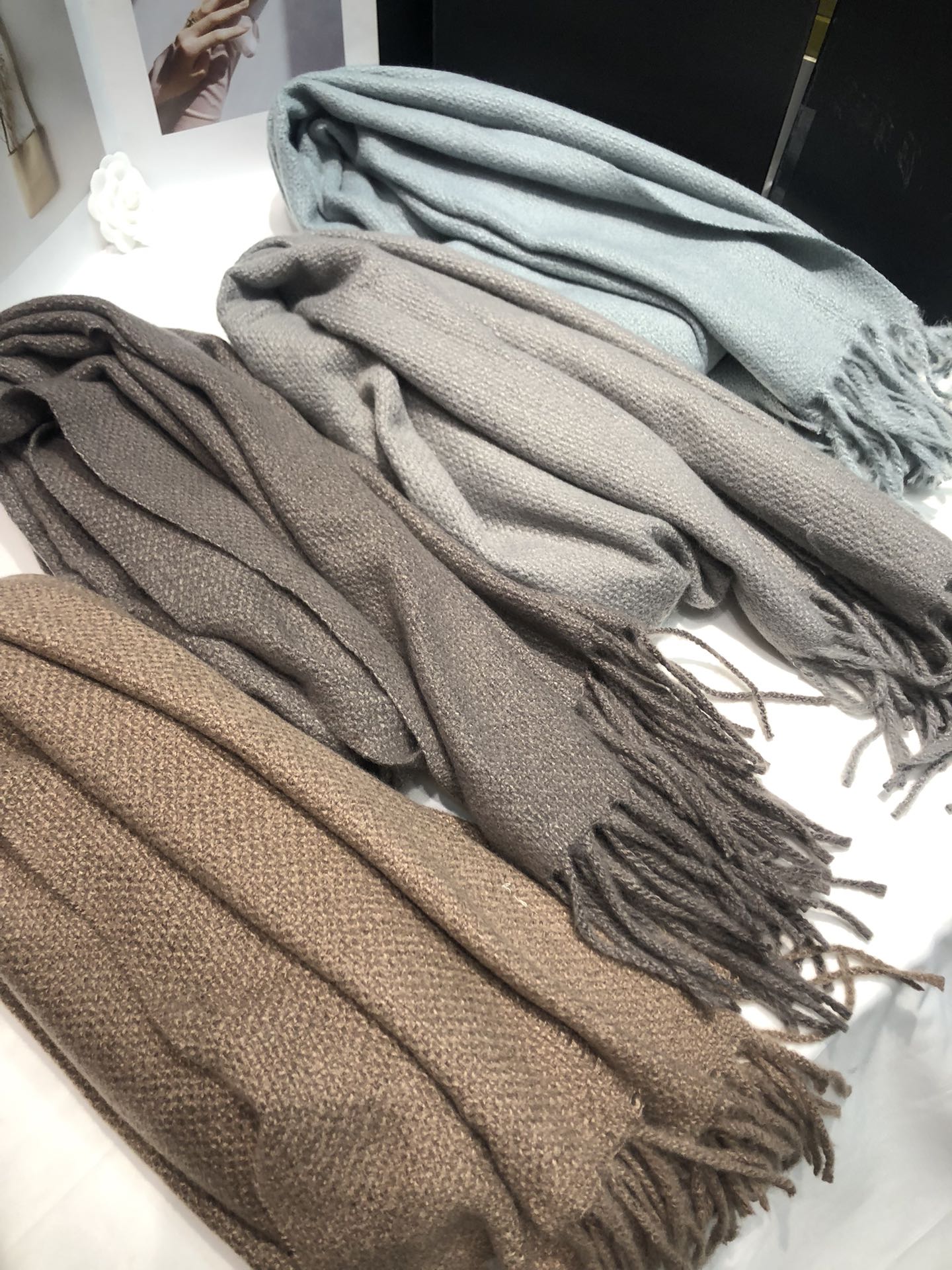Cross-border scarf wholesale e-commerce live streaming supply chain supply 39 monochrome series, plain Oreo pic 3
