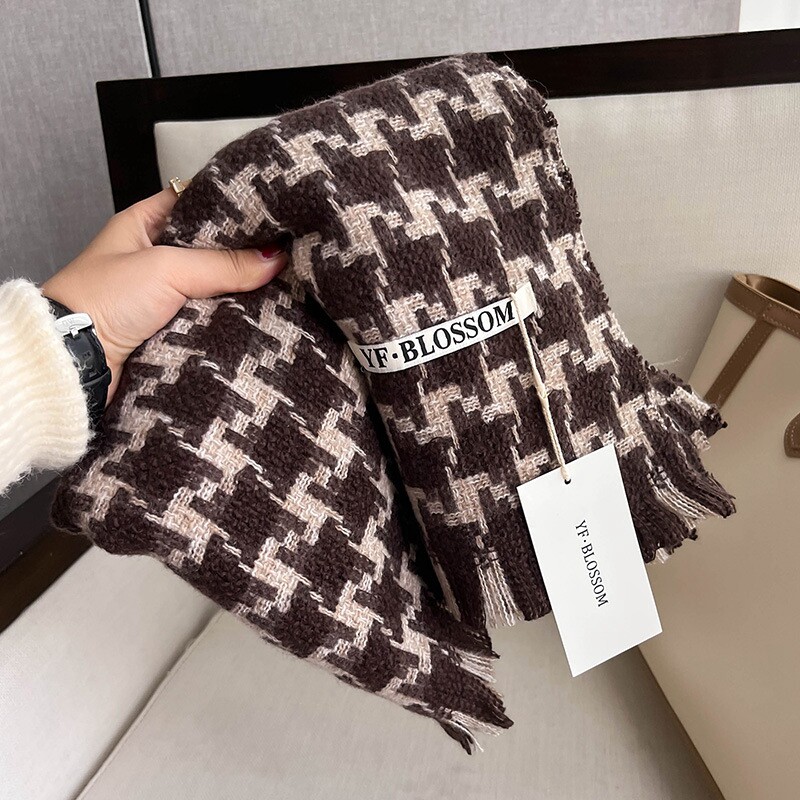 The 2024 winter new thousand-bird check cashmere scarf is a versatile long and warm dress for women, a retro shawl for couples, and a trendy scarf for men pic 15