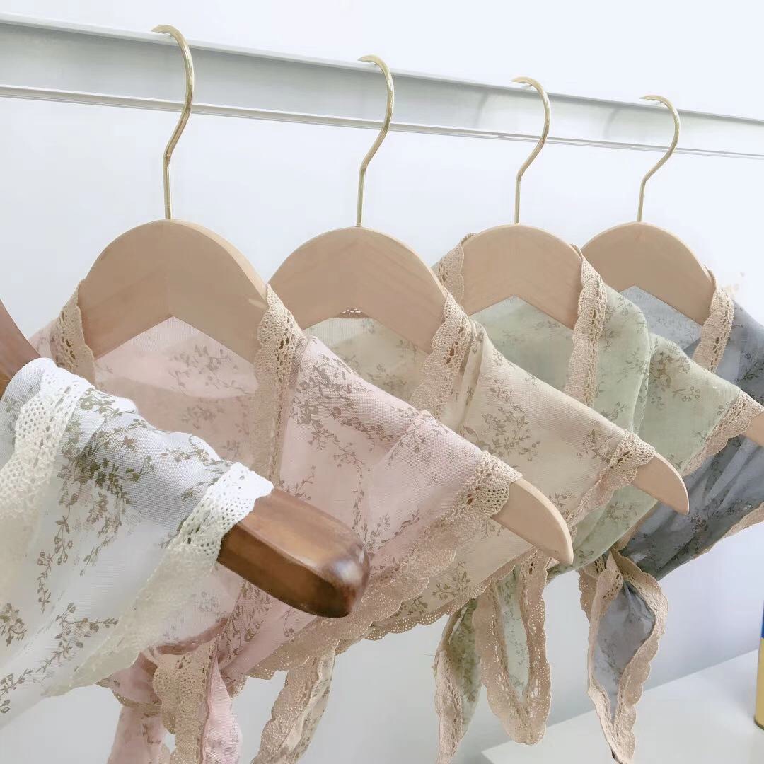 The export Japanese and Korean style triangular scarves are very elegant and fresh. The lace is all made of cotton and linen pic 2
