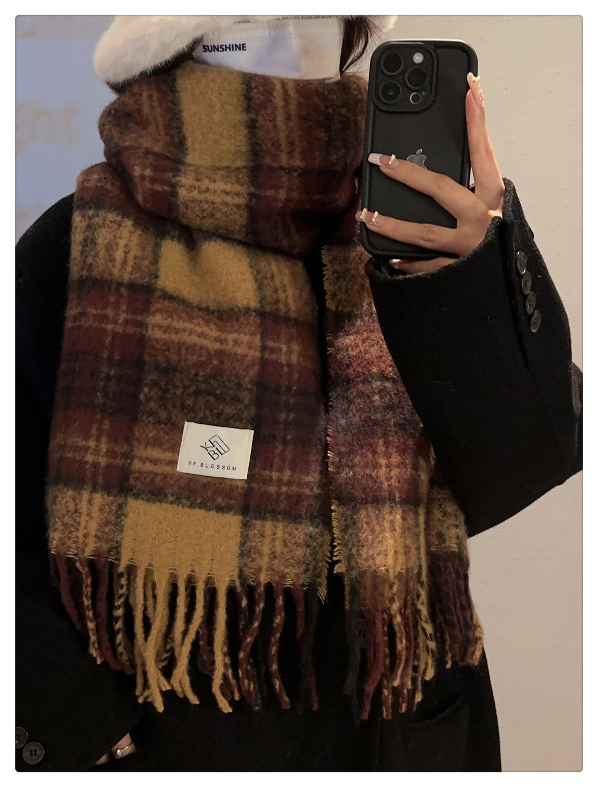 The 2024 new Maillard high-end checkered scarf for women, a Korean-style shawl for both winter and spring and autumn, is thick and warm pic 30