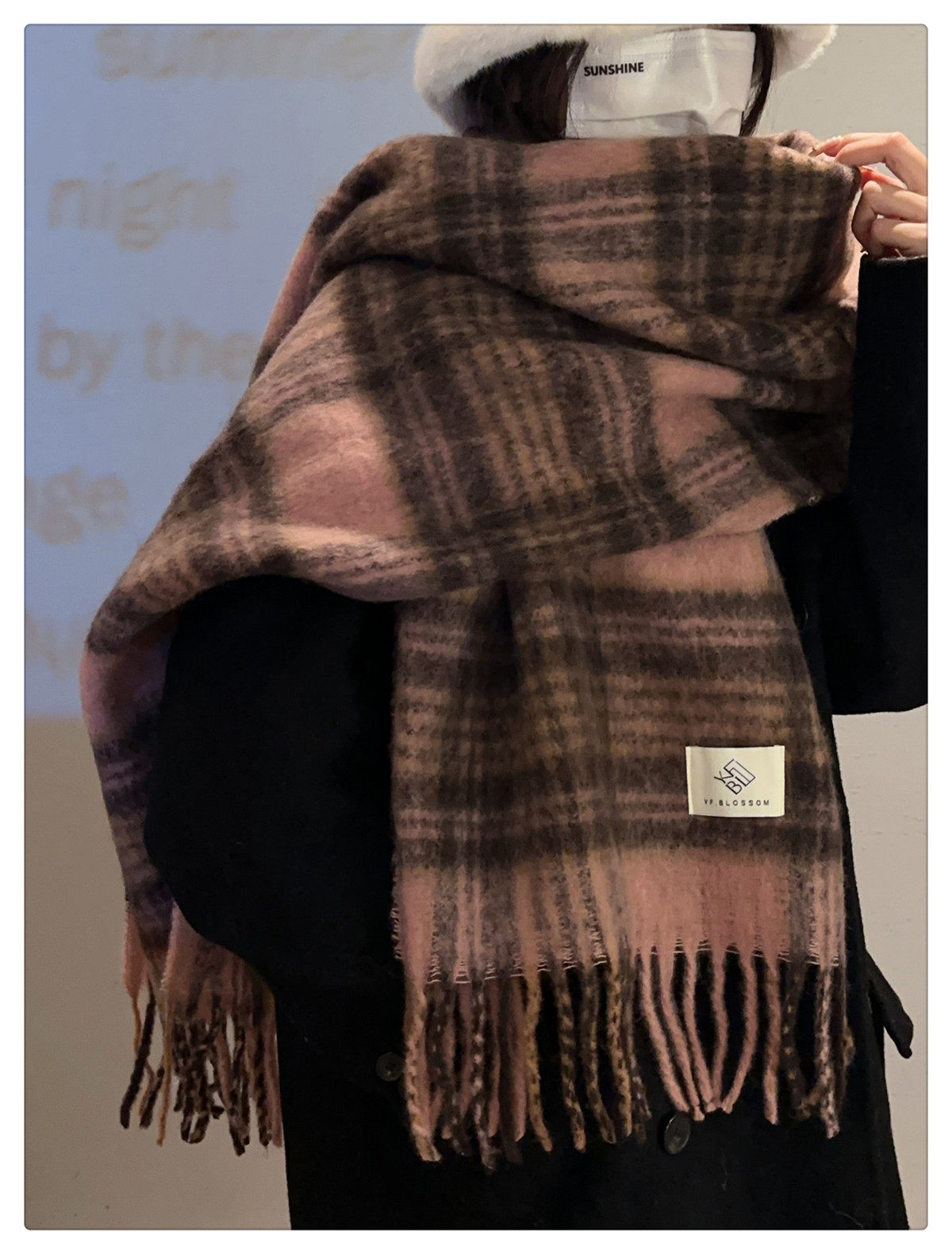 The 2024 new Maillard high-end checkered scarf for women, a Korean-style shawl for both winter and spring and autumn, is thick and warm pic 19