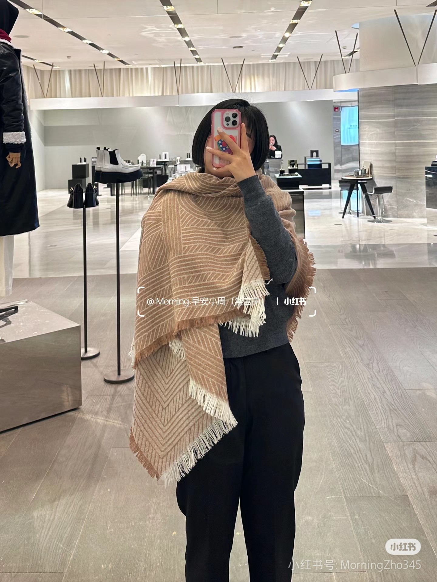 Cross-border wholesale e-commerce live streaming supplies the same style of fringed letter square scarves and large shawls as TOT, with chain supply pic 7