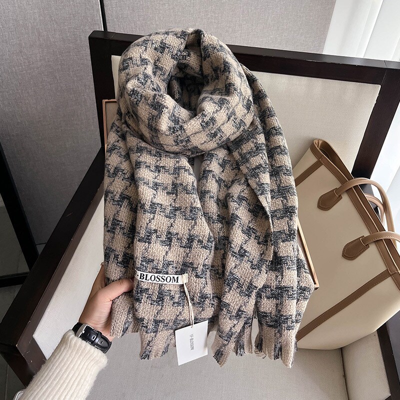 The 2024 winter new thousand-bird check cashmere scarf is a versatile long and warm dress for women, a retro shawl for couples, and a trendy scarf for men pic 20