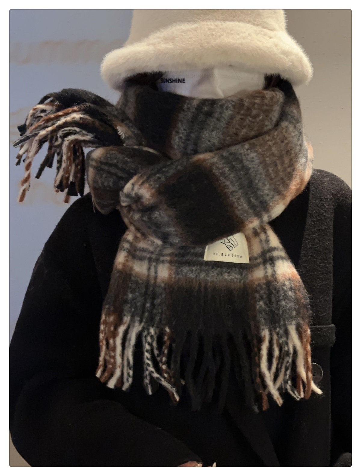 The 2024 new Maillard high-end checkered scarf for women, a Korean-style shawl for both winter and spring and autumn, is thick and warm pic 35