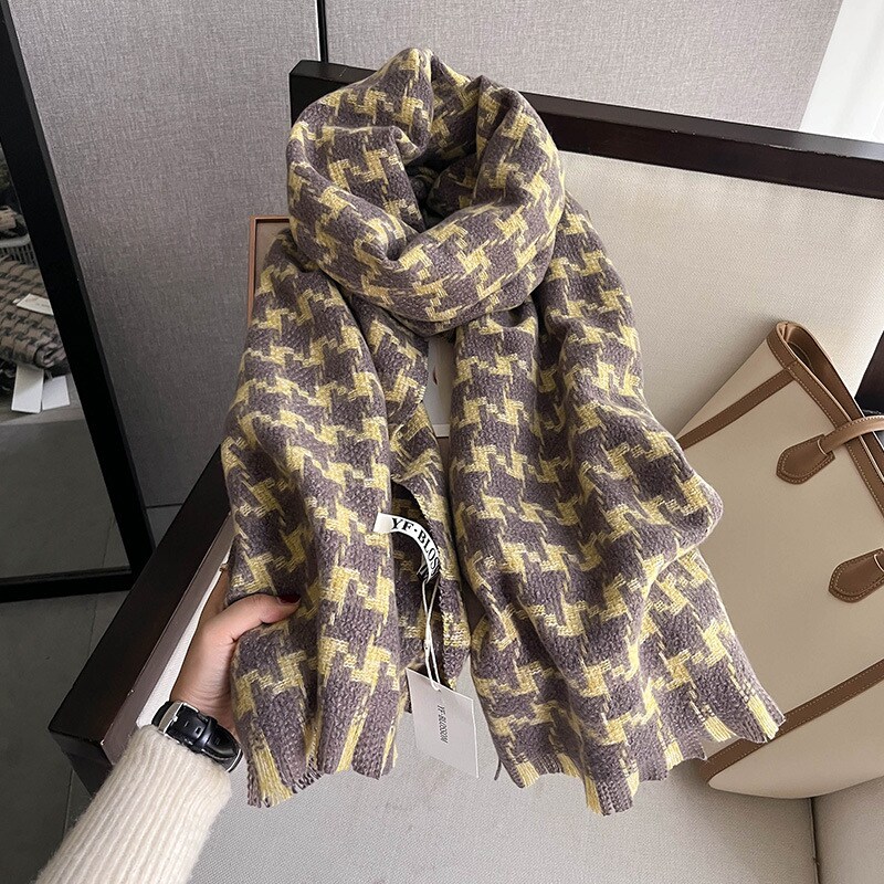 The 2024 winter new thousand-bird check cashmere scarf is a versatile long and warm dress for women, a retro shawl for couples, and a trendy scarf for men pic 23