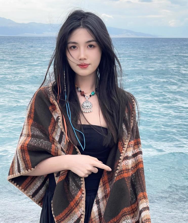 Cross-border scarf wholesale e-commerce live-streaming supply chain supply of shell-edge checkered triangular scarves pic 2