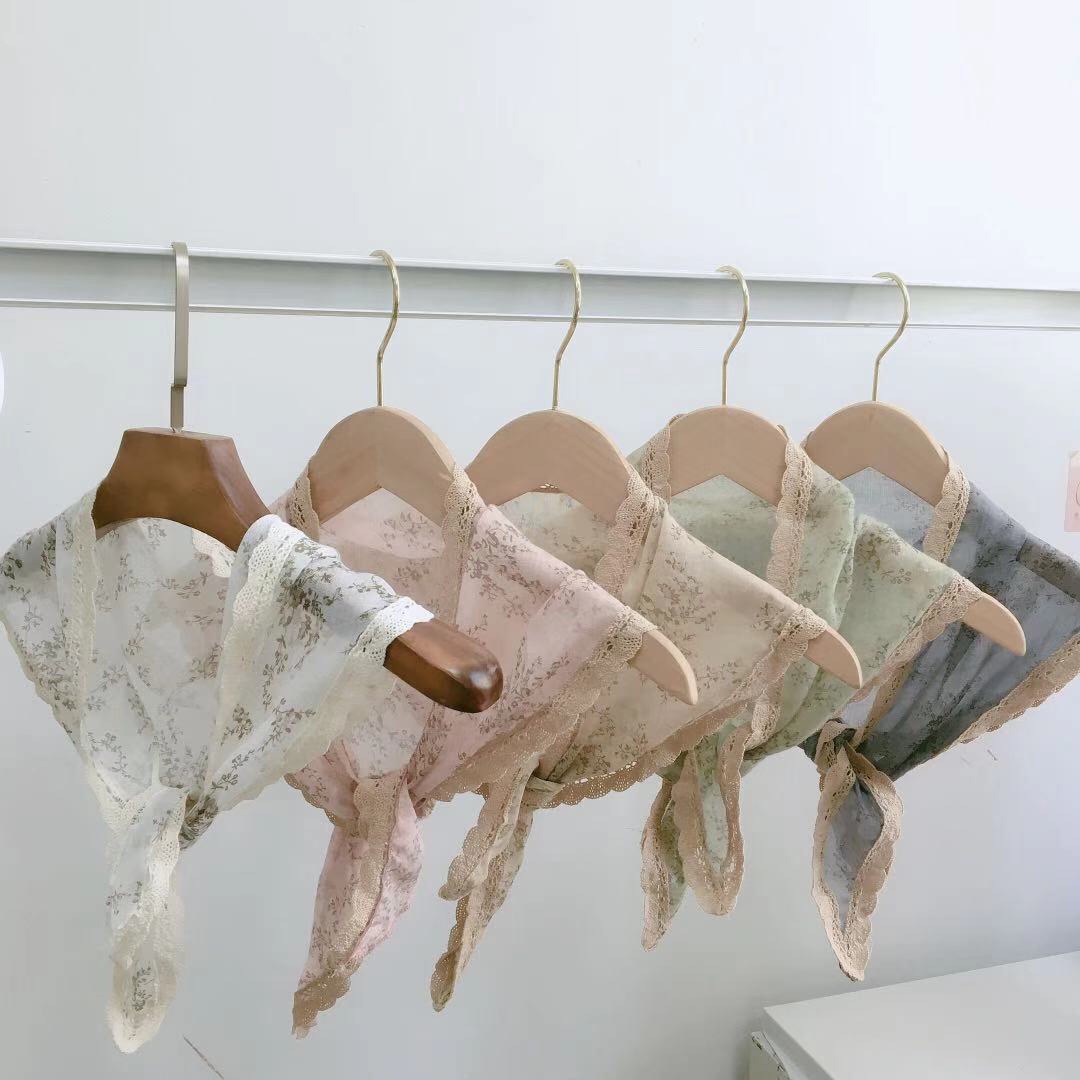 The export Japanese and Korean style triangular scarves are very elegant and fresh. The lace is all made of cotton and linen pic 1
