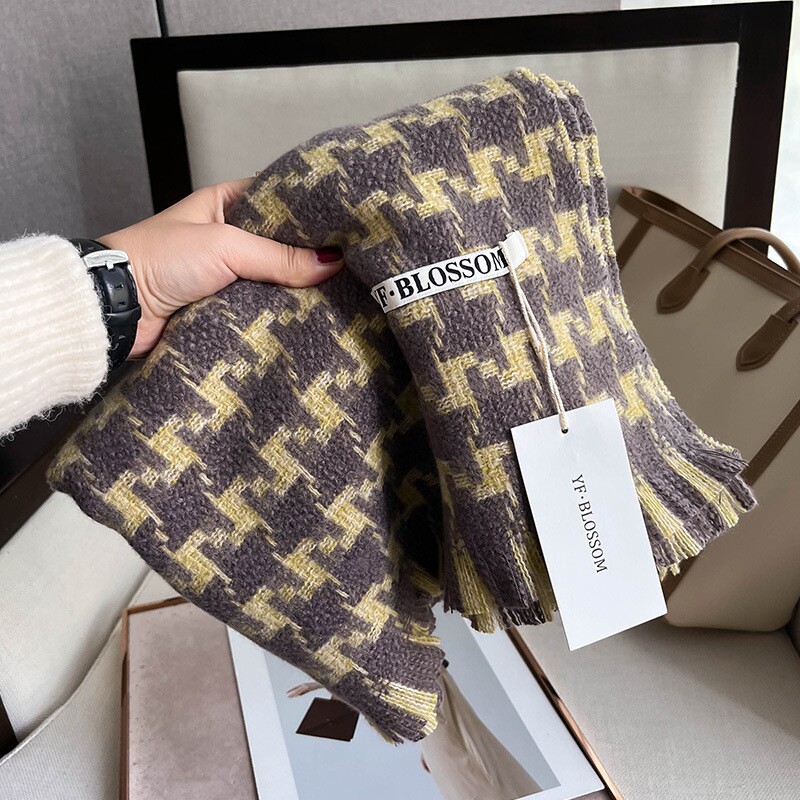 The 2024 winter new thousand-bird check cashmere scarf is a versatile long and warm dress for women, a retro shawl for couples, and a trendy scarf for men pic 24