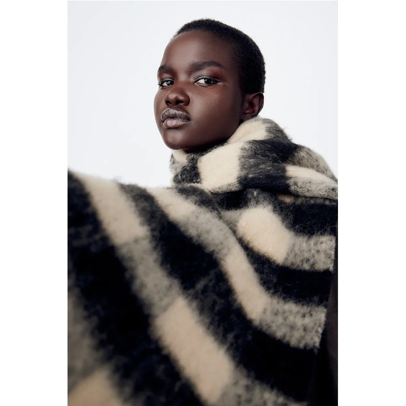 Cross-border scarf wholesale e-commerce live-streaming supply chain supply of black and white checkered thick beard scarves with bristled fur pic 3
