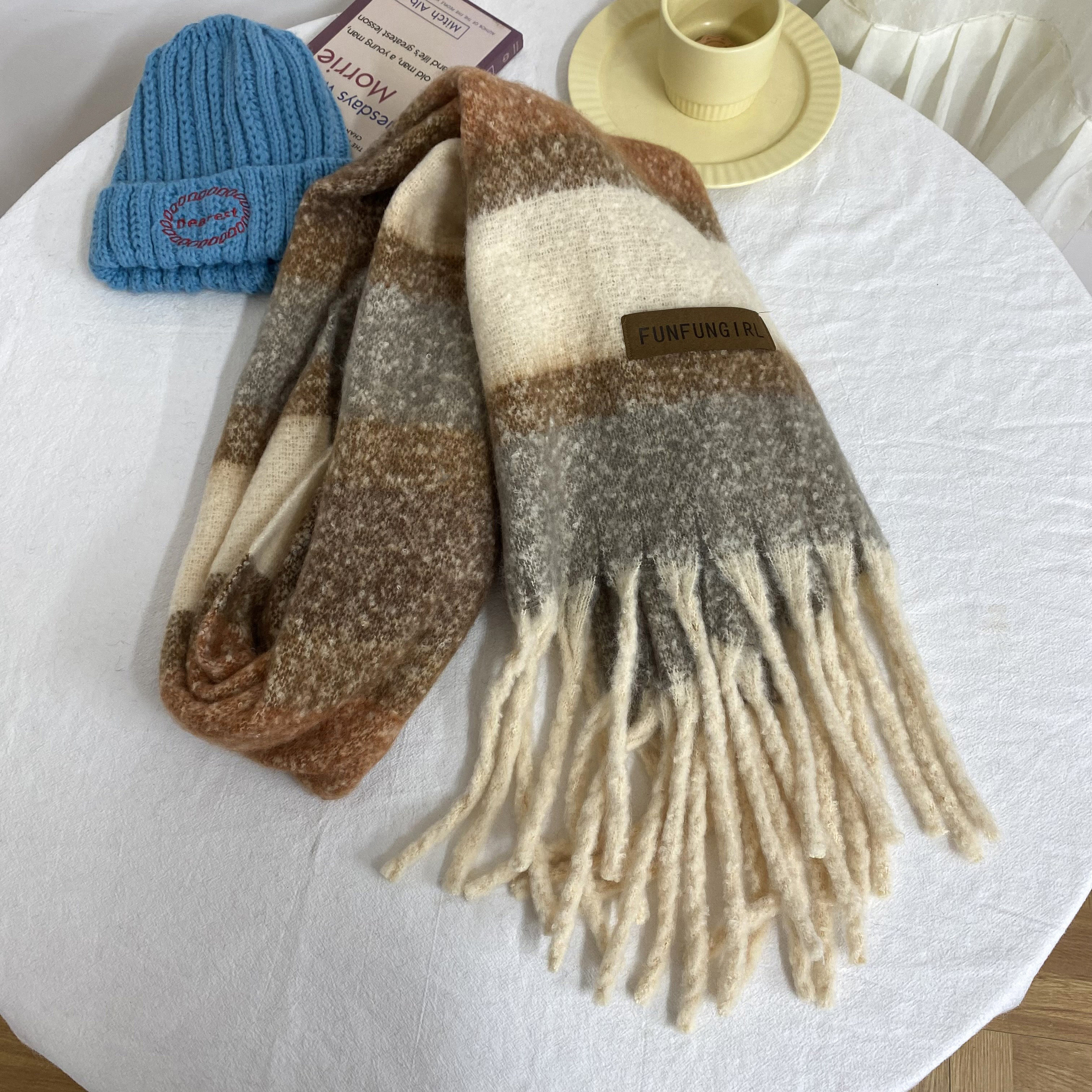 We offer wholesale of scarves in stock through e-commerce live streaming. We supply Korean version of fringed and checkered scarves in stock pic 17