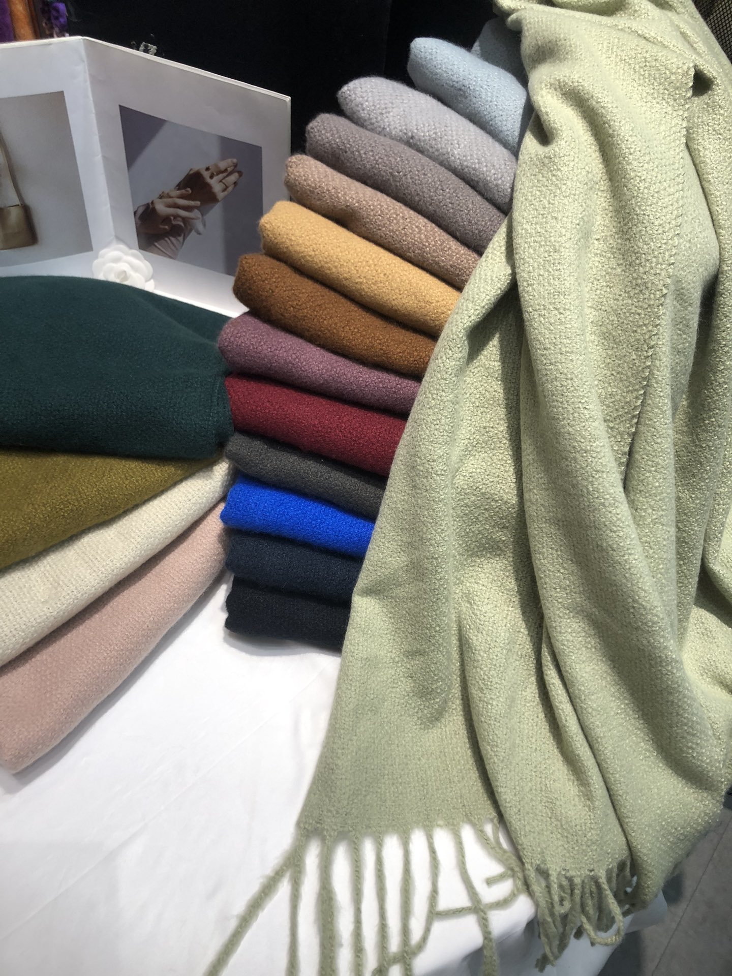 Cross-border scarf wholesale e-commerce live streaming supply chain supply 39 monochrome series, plain Oreo pic 9
