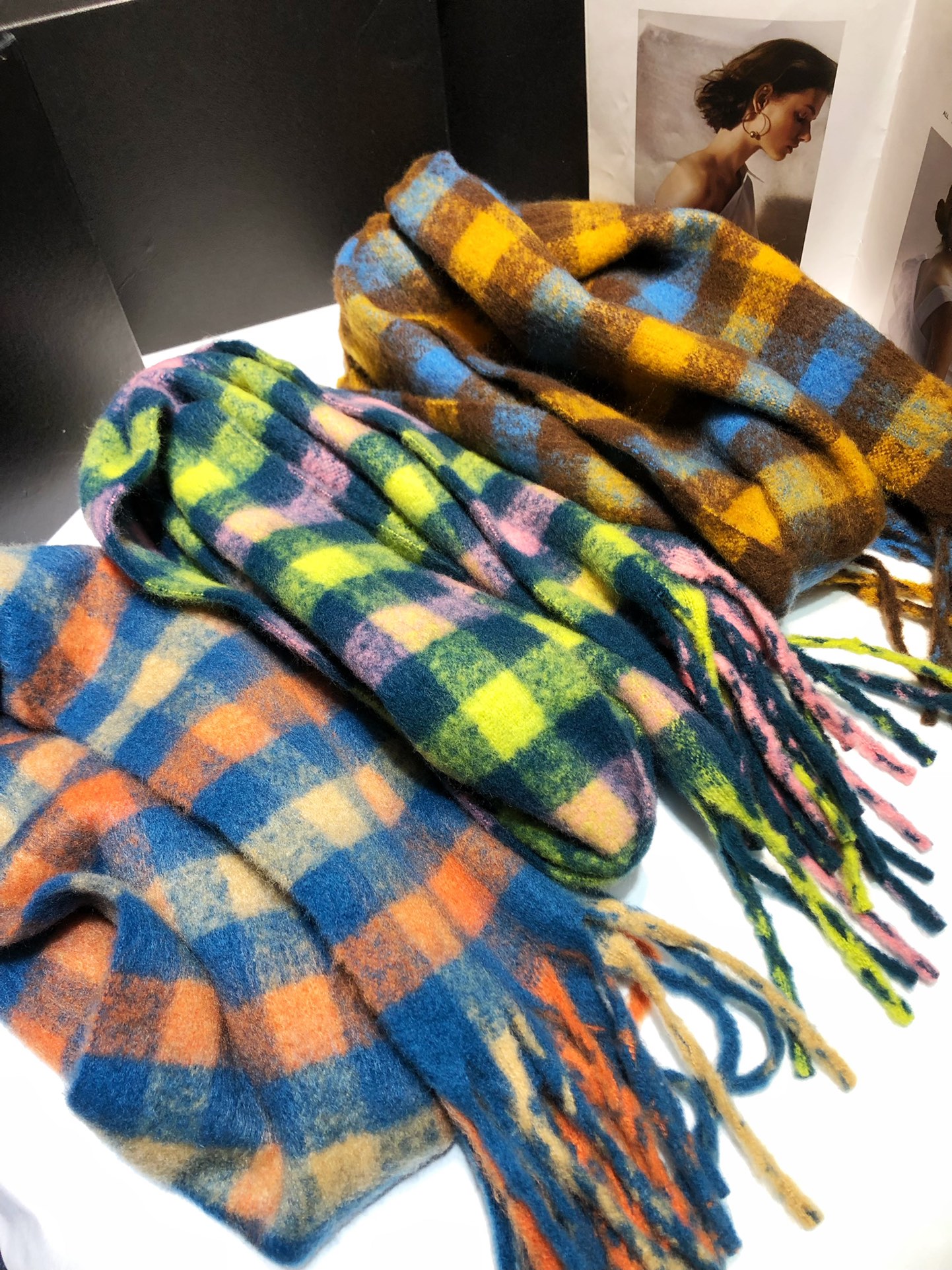 Cross-border scarf wholesale e-commerce live-streaming supply chain supply, Korean version small color checkered thick beard pic 5