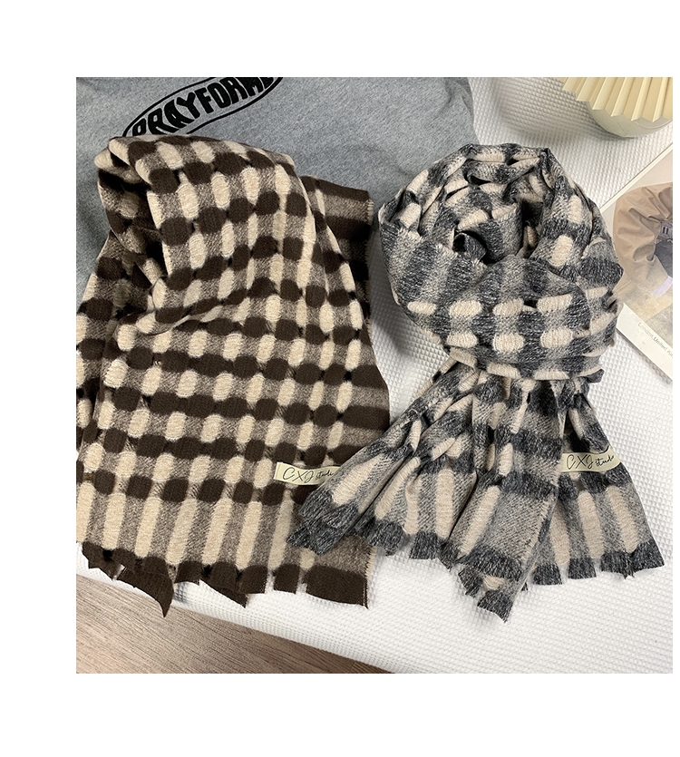 Wholesale of cross-border scarves in stock, e-commerce live streaming supply chain, new classic perforated scarves pic 8