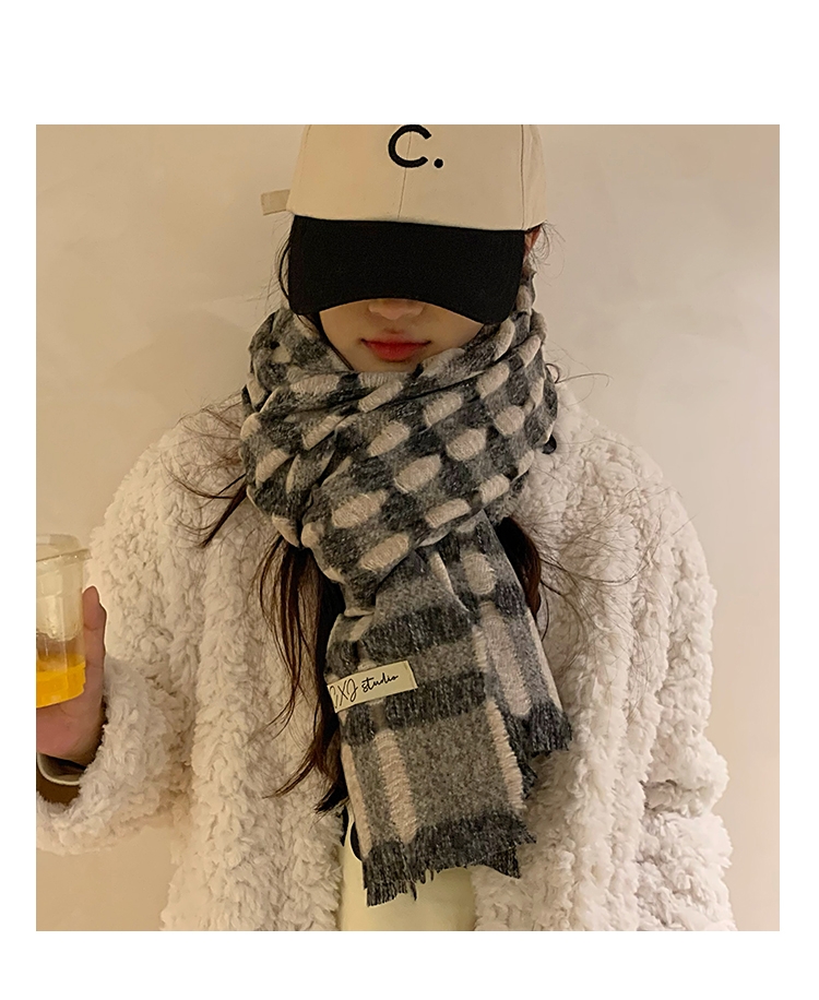 Wholesale of cross-border scarves in stock, e-commerce live streaming supply chain, new classic perforated scarves pic 6