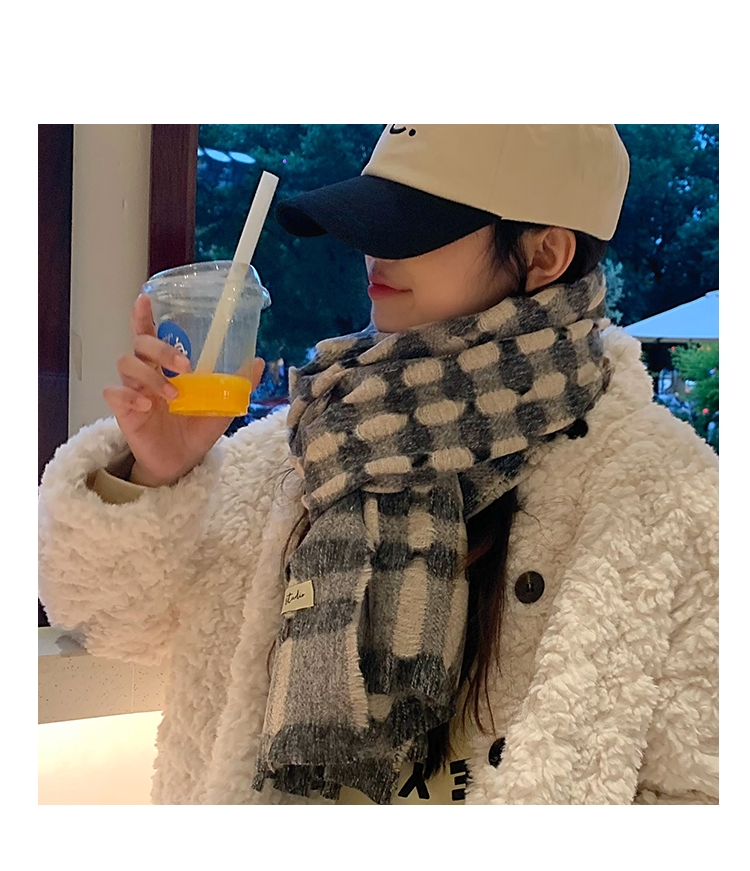 Wholesale of cross-border scarves in stock, e-commerce live streaming supply chain, new classic perforated scarves pic 7