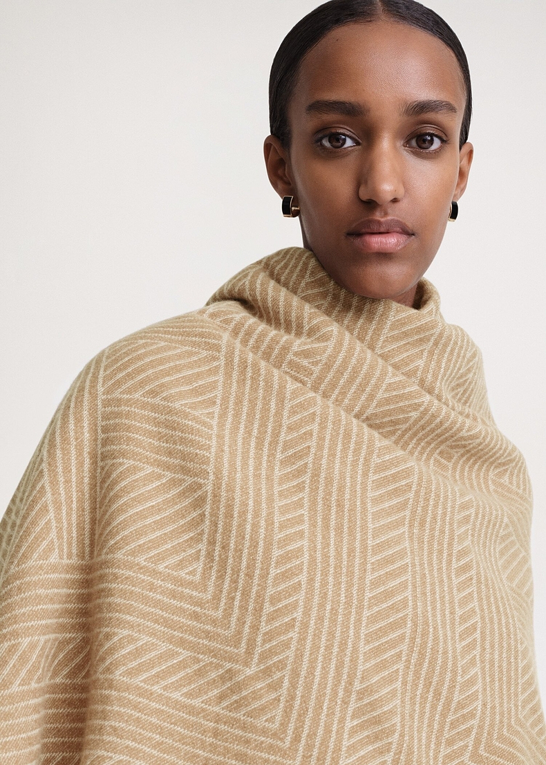 Cross-border wholesale e-commerce live streaming supplies the same style of fringed letter square scarves and large shawls as TOT, with chain supply pic 2