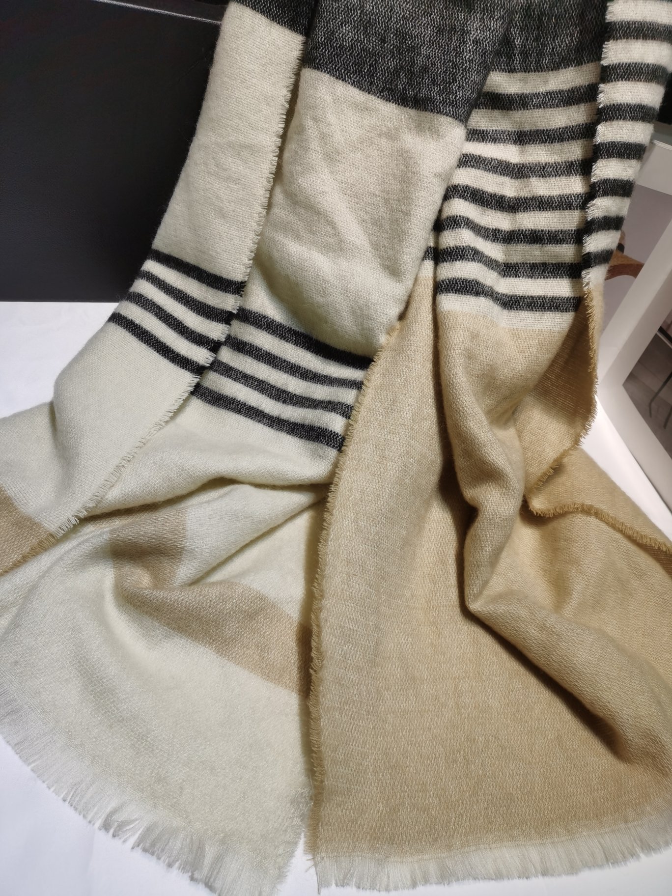 Cross-border scarf wholesale e-commerce live-streaming supply chain supply of new horizontal striped long scarves pic 7