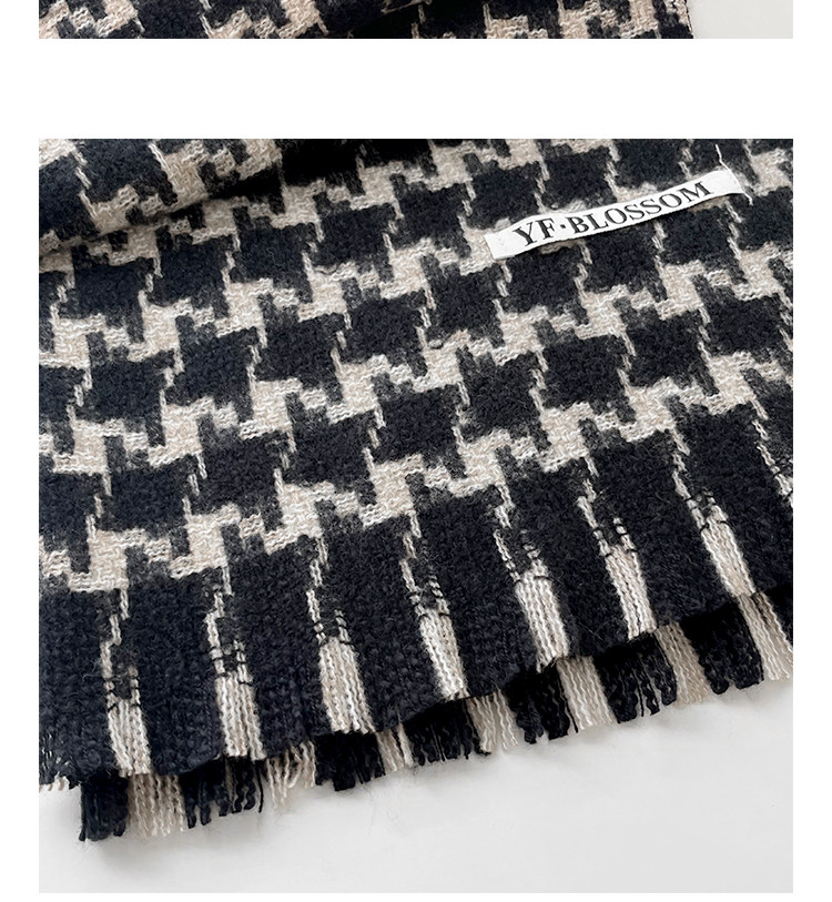 The 2024 winter new thousand-bird check cashmere scarf is a versatile long and warm dress for women, a retro shawl for couples, and a trendy scarf for men pic 4