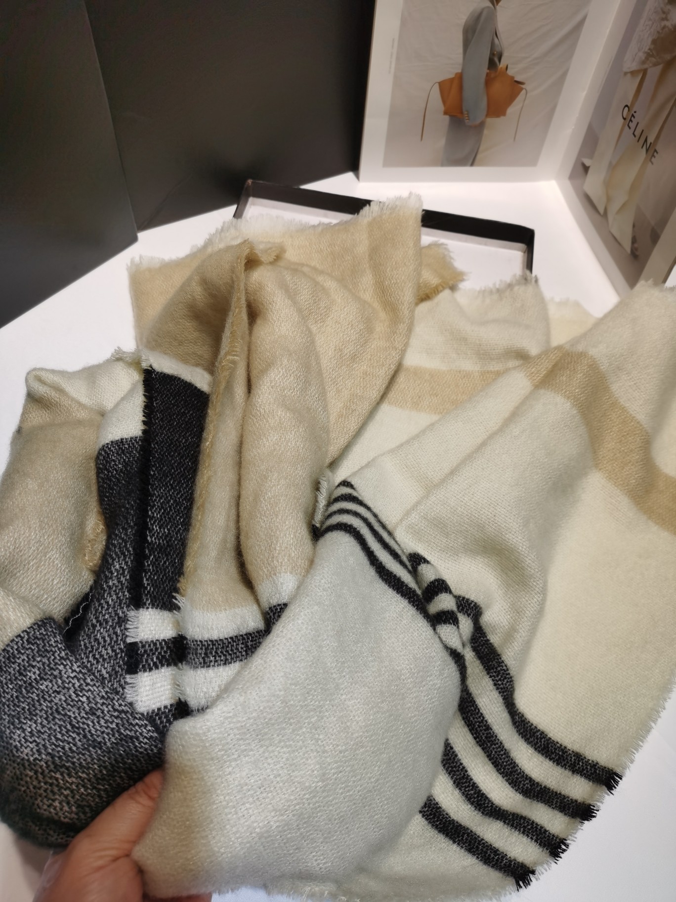 Cross-border scarf wholesale e-commerce live-streaming supply chain supply of new horizontal striped long scarves pic 8