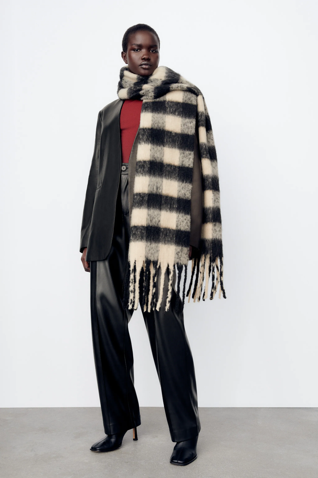 The 2021 autumn and winter new style women's faux cashmere black and white checkered thick beard versatile sweet mid-length warm scarf pic 6